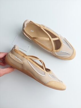 NWT H&M Ballerinas Flats US 6 Beige Mesh Mary Jane Neutral Casual Comfort Trendy